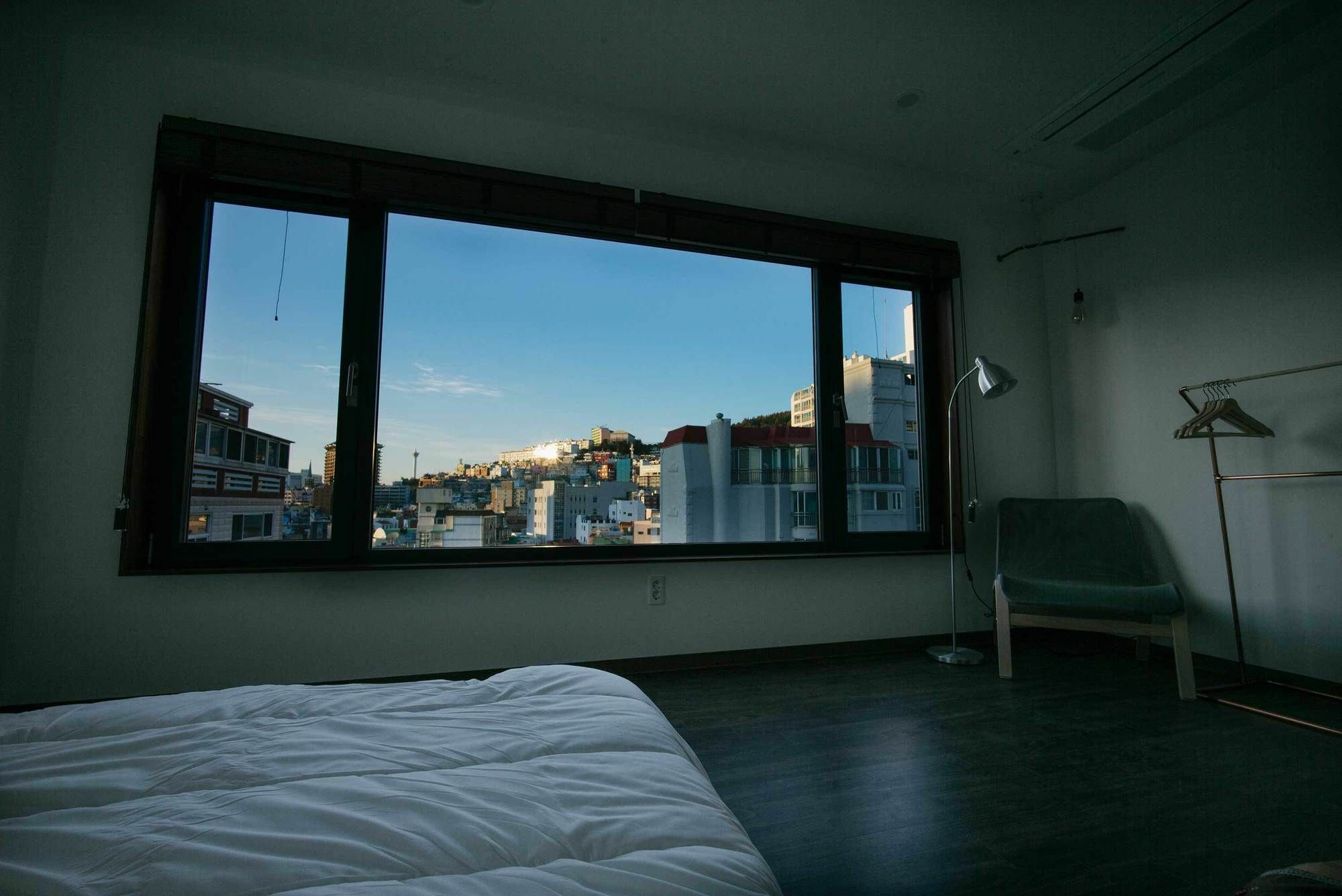 Morning Dew Guesthouse Пусан Экстерьер фото