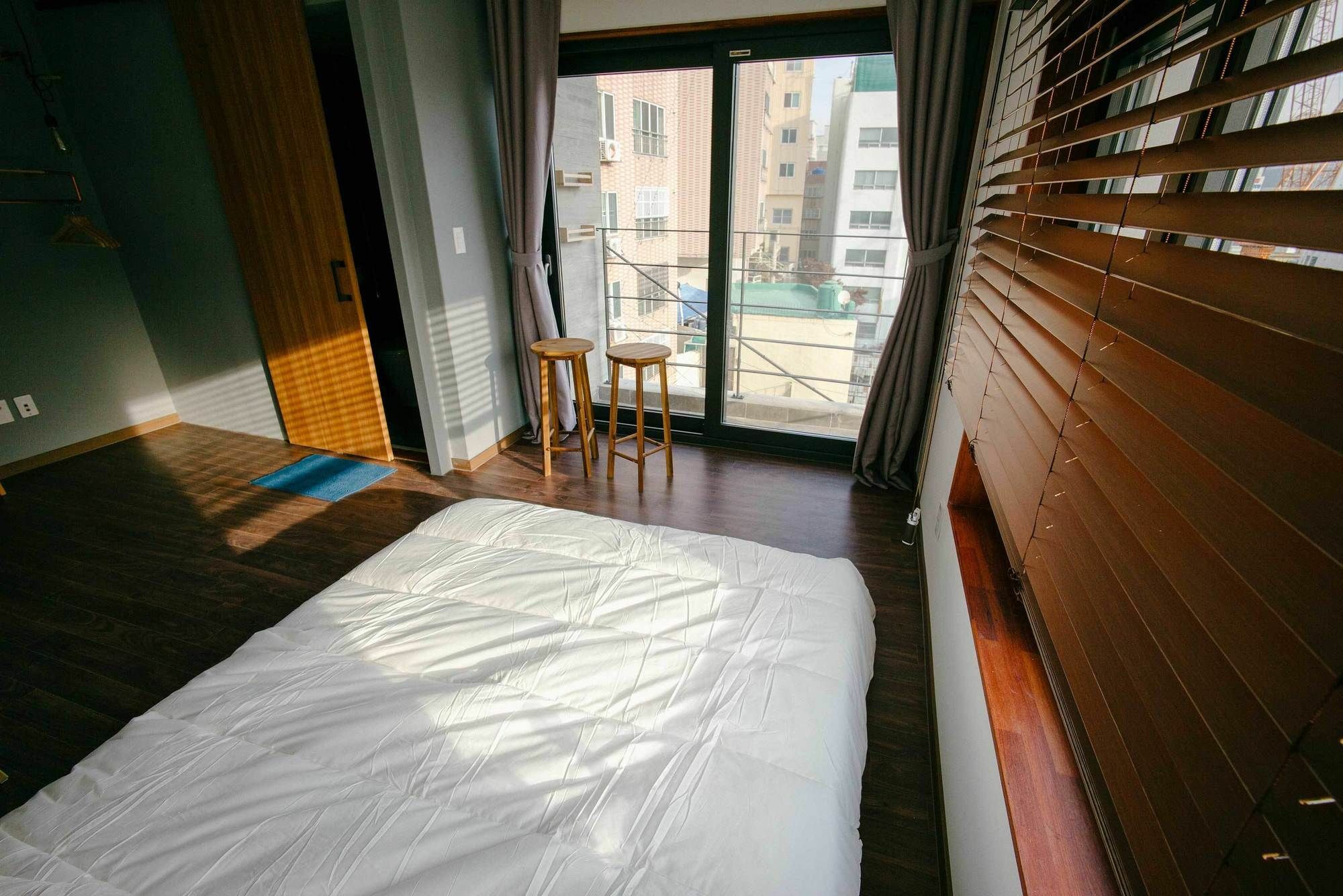 Morning Dew Guesthouse Пусан Экстерьер фото